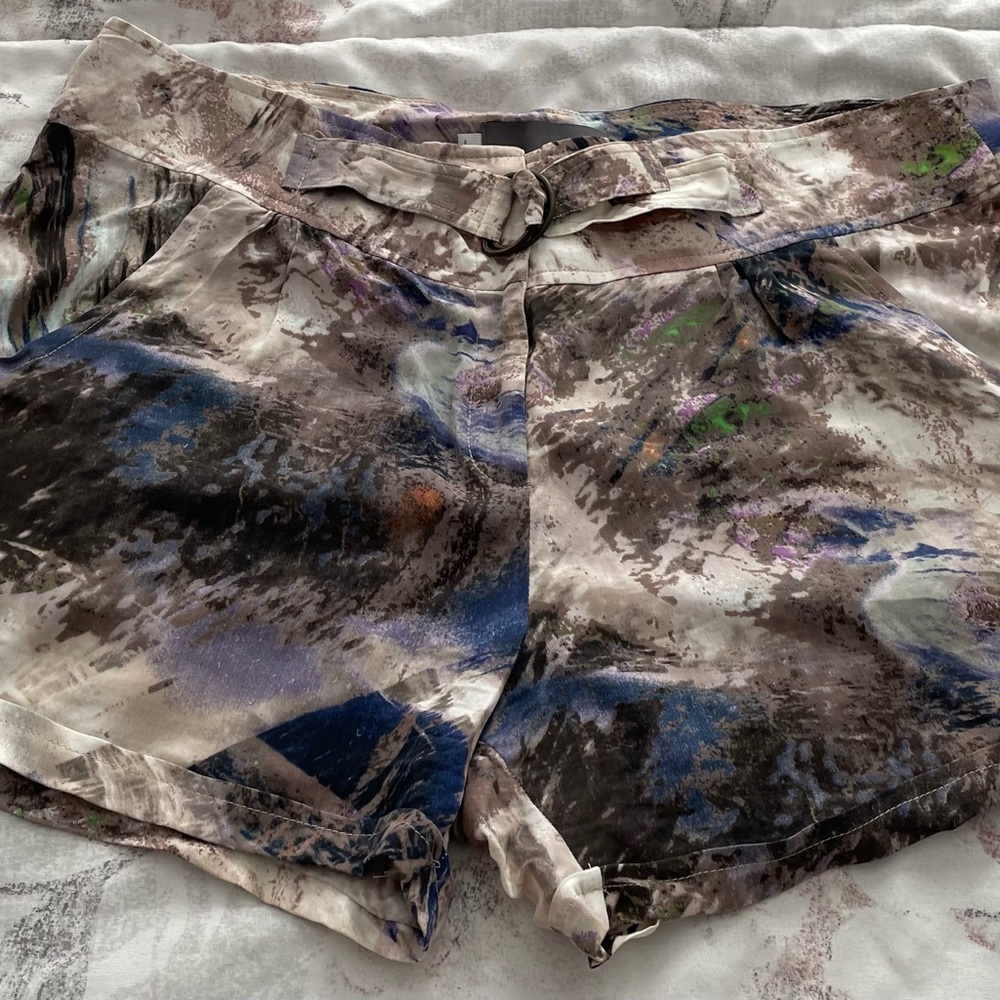 - Myne Ashley Ann silky abstract print psychedelic shorts with pockets, size L
